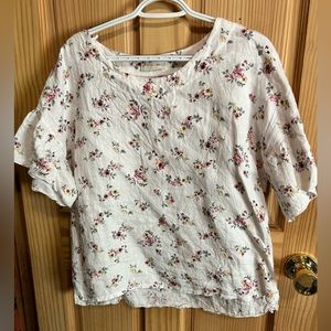 Women’s ruffle sleeve floral top